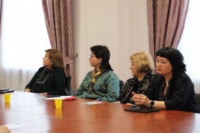 8 сәуір күні Құрманғазы атындағы Қазақ ұлттық консерваториясында Ғылым аптасы аясында «Музыкатану және композиция» кафедрасының ұйымдастыруымен «Источник — исследование — общество: источниковедение в современном музыкознании» тақырыбында халықаралық дөңге