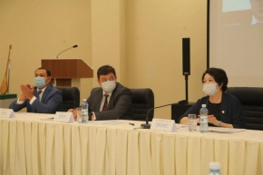 Turkestan hosted a round table dedicated to the memory of Uzbekali Zhanibekov